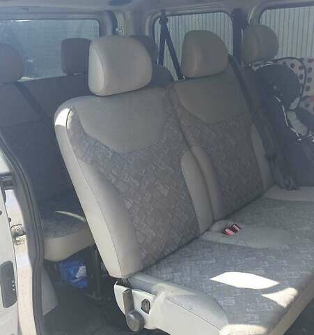 Серый Опель Виваро пасс., объемом двигателя 1.9 л и пробегом 250 тыс. км за 7300 $, фото 12 на Automoto.ua