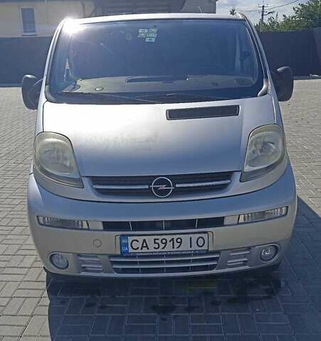 Серый Опель Виваро пасс., объемом двигателя 1.9 л и пробегом 250 тыс. км за 7300 $, фото 7 на Automoto.ua