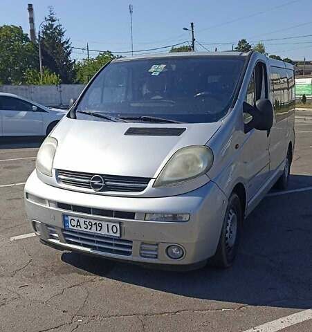 Серый Опель Виваро пасс., объемом двигателя 1.9 л и пробегом 250 тыс. км за 7300 $, фото 14 на Automoto.ua