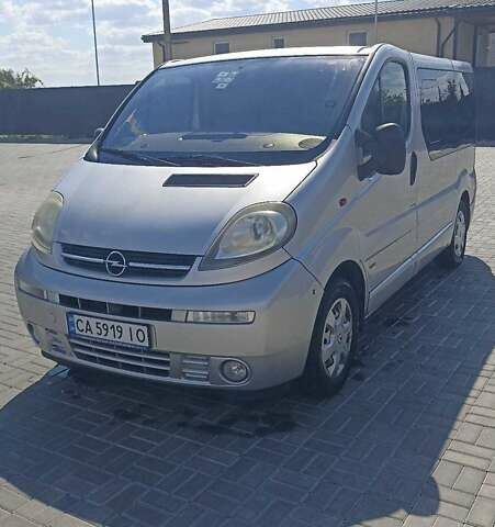 Серый Опель Виваро пасс., объемом двигателя 1.9 л и пробегом 250 тыс. км за 7300 $, фото 8 на Automoto.ua