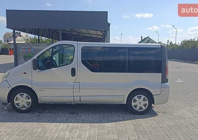 Серый Опель Виваро пасс., объемом двигателя 1.9 л и пробегом 250 тыс. км за 7300 $, фото 9 на Automoto.ua