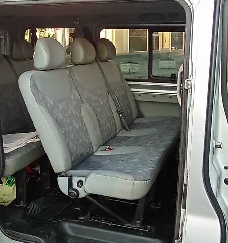 Серый Опель Виваро пасс., объемом двигателя 1.9 л и пробегом 250 тыс. км за 7300 $, фото 4 на Automoto.ua