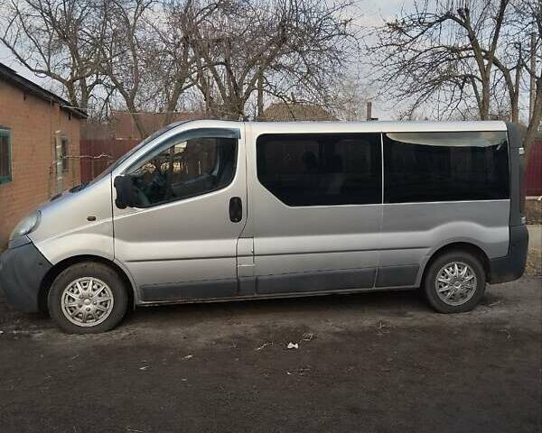 Серый Опель Виваро пасс., объемом двигателя 1.9 л и пробегом 270 тыс. км за 7300 $, фото 1 на Automoto.ua