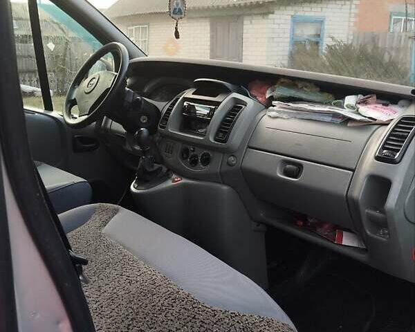 Серый Опель Виваро пасс., объемом двигателя 1.9 л и пробегом 270 тыс. км за 7300 $, фото 9 на Automoto.ua
