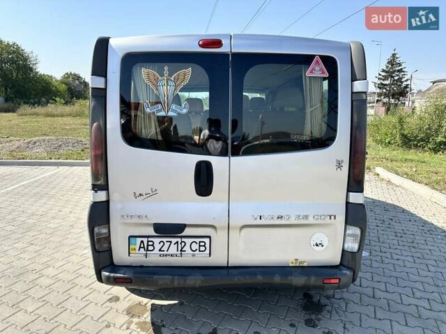 Серый Опель Виваро пасс., объемом двигателя 2.46 л и пробегом 300 тыс. км за 7200 $, фото 2 на Automoto.ua