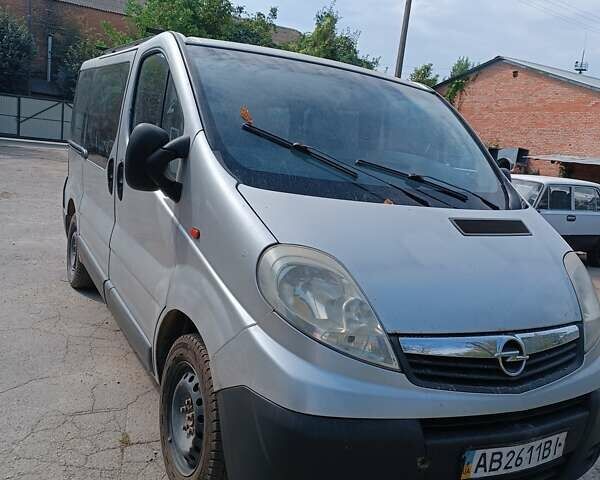 Серый Опель Виваро пасс., объемом двигателя 2 л и пробегом 355 тыс. км за 6500 $, фото 1 на Automoto.ua