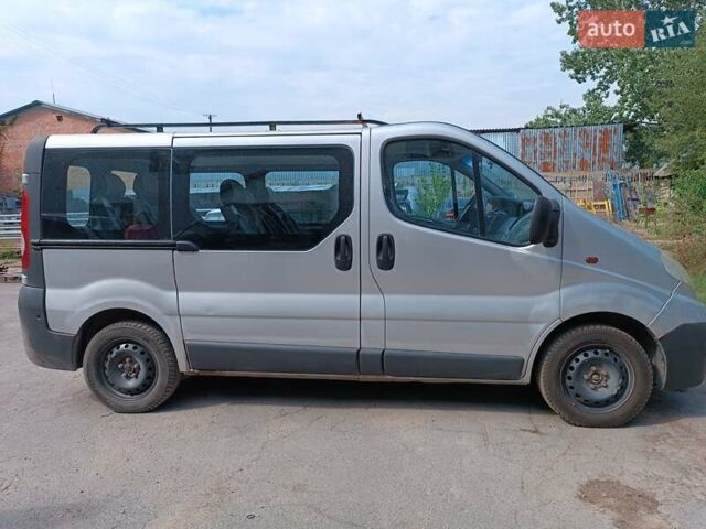 Серый Опель Виваро пасс., объемом двигателя 2 л и пробегом 355 тыс. км за 6500 $, фото 3 на Automoto.ua