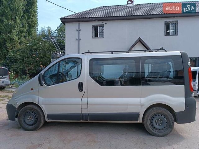 Серый Опель Виваро пасс., объемом двигателя 2 л и пробегом 355 тыс. км за 6500 $, фото 5 на Automoto.ua