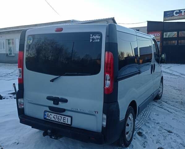 Серый Опель Виваро пасс., объемом двигателя 2.5 л и пробегом 290 тыс. км за 9100 $, фото 5 на Automoto.ua