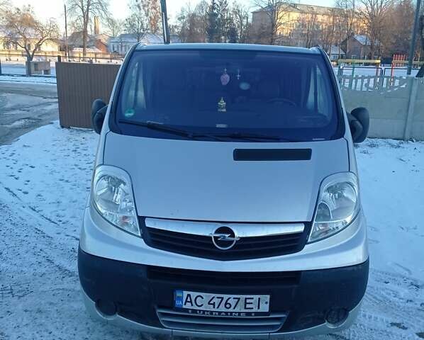 Серый Опель Виваро пасс., объемом двигателя 2.5 л и пробегом 290 тыс. км за 9100 $, фото 8 на Automoto.ua