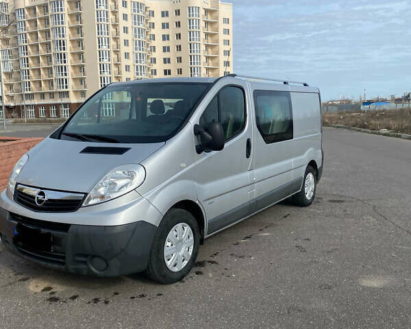 Сірий Опель Віваро пас., об'ємом двигуна 0 л та пробігом 217 тис. км за 13700 $, фото 6 на Automoto.ua