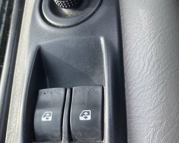 Сірий Опель Віваро пас., об'ємом двигуна 0 л та пробігом 217 тис. км за 13700 $, фото 7 на Automoto.ua