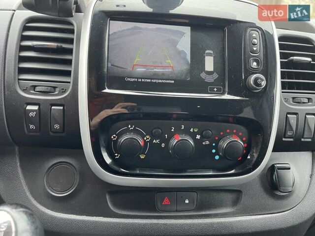 Серый Опель Виваро пасс., объемом двигателя 1.6 л и пробегом 140 тыс. км за 18900 $, фото 8 на Automoto.ua