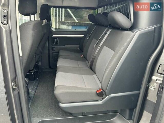 Серый Опель Виваро пасс., объемом двигателя 2 л и пробегом 107 тыс. км за 8000 $, фото 10 на Automoto.ua