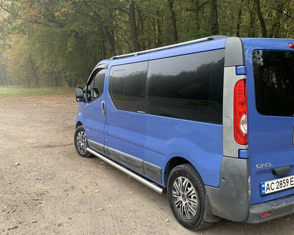 Синий Опель Виваро пасс., объемом двигателя 2.5 л и пробегом 340 тыс. км за 12500 $, фото 2 на Automoto.ua