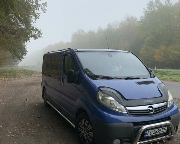Синий Опель Виваро пасс., объемом двигателя 2.5 л и пробегом 340 тыс. км за 12500 $, фото 3 на Automoto.ua