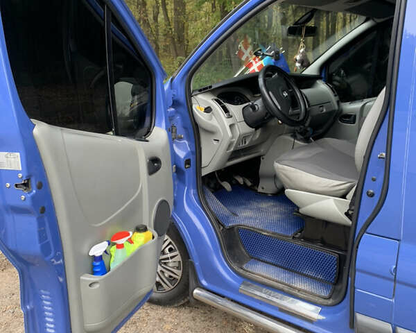 Синий Опель Виваро пасс., объемом двигателя 2.5 л и пробегом 340 тыс. км за 12500 $, фото 5 на Automoto.ua