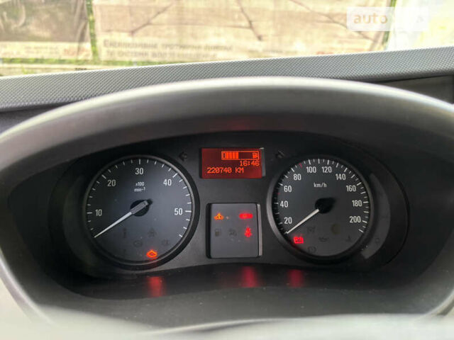 Синий Опель Виваро пасс., объемом двигателя 2 л и пробегом 221 тыс. км за 14000 $, фото 11 на Automoto.ua