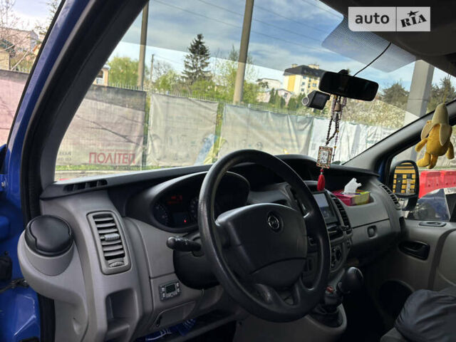 Синий Опель Виваро пасс., объемом двигателя 2 л и пробегом 221 тыс. км за 14000 $, фото 13 на Automoto.ua