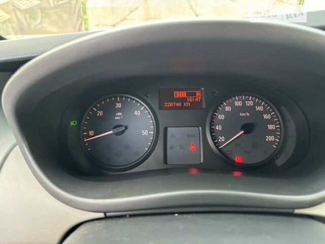Синий Опель Виваро пасс., объемом двигателя 2 л и пробегом 221 тыс. км за 14000 $, фото 12 на Automoto.ua