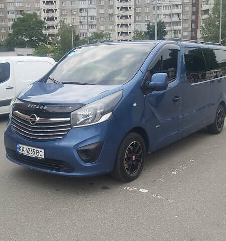 Синий Опель Виваро пасс., объемом двигателя 1.6 л и пробегом 205 тыс. км за 17800 $, фото 1 на Automoto.ua