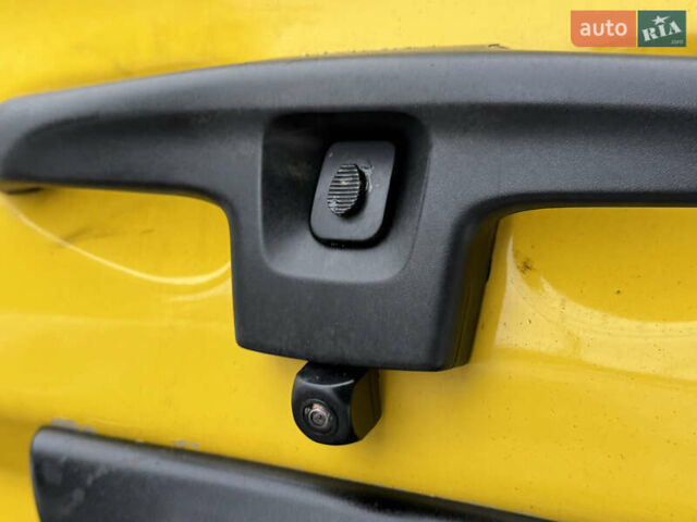 Жовтий Опель Віваро, об'ємом двигуна 1.87 л та пробігом 270 тис. км за 4999 $, фото 23 на Automoto.ua