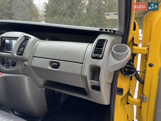 Жовтий Опель Віваро, об'ємом двигуна 1.87 л та пробігом 270 тис. км за 4999 $, фото 36 на Automoto.ua