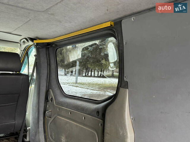 Жовтий Опель Віваро, об'ємом двигуна 1.87 л та пробігом 270 тис. км за 4999 $, фото 44 на Automoto.ua