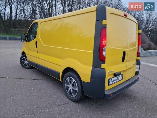 Желтый Опель Виваро, объемом двигателя 2 л и пробегом 383 тыс. км за 6800 $, фото 7 на Automoto.ua