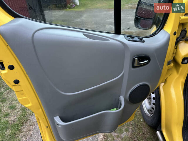 Желтый Опель Виваро, объемом двигателя 2 л и пробегом 383 тыс. км за 6700 $, фото 7 на Automoto.ua