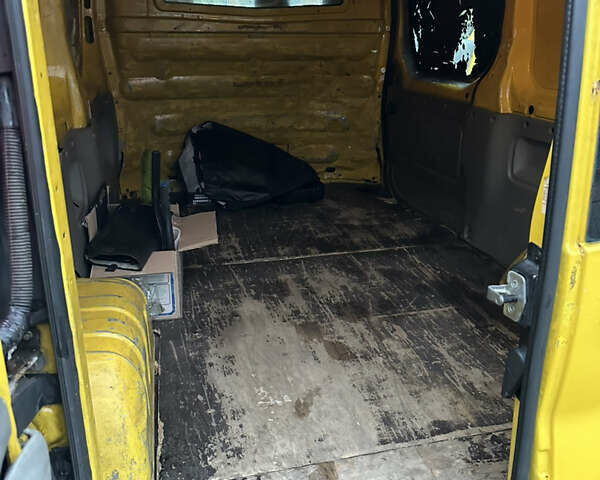 Жовтий Опель Віваро, об'ємом двигуна 2 л та пробігом 386 тис. км за 6990 $, фото 10 на Automoto.ua