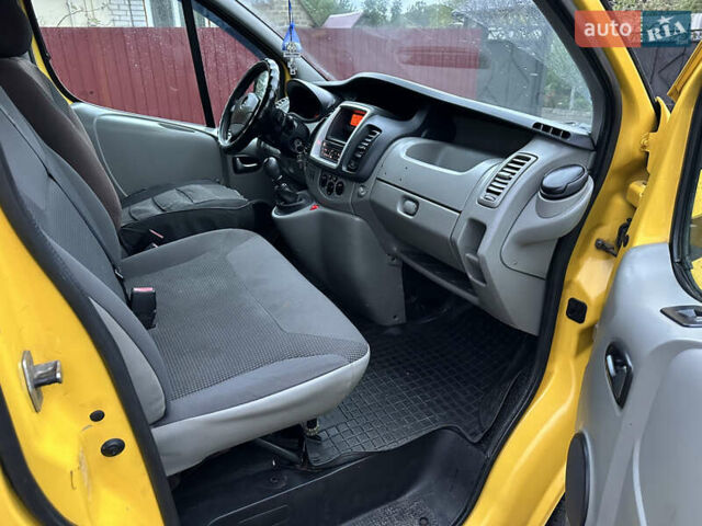 Желтый Опель Виваро, объемом двигателя 2 л и пробегом 383 тыс. км за 6700 $, фото 6 на Automoto.ua