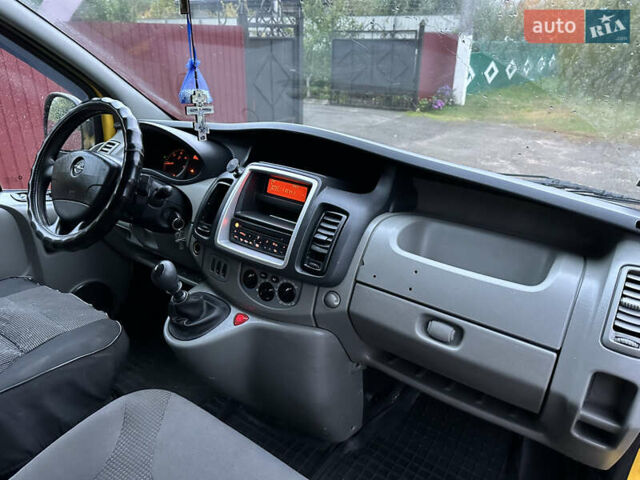 Жовтий Опель Віваро, об'ємом двигуна 2 л та пробігом 386 тис. км за 6990 $, фото 5 на Automoto.ua