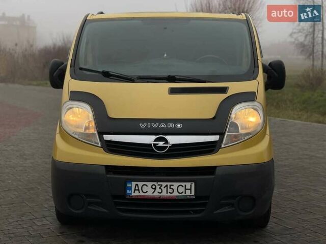 Желтый Опель Виваро, объемом двигателя 2 л и пробегом 272 тыс. км за 10700 $, фото 2 на Automoto.ua
