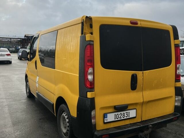 Желтый Опель Виваро, объемом двигателя 1.9 л и пробегом 286 тыс. км за 3500 $, фото 2 на Automoto.ua