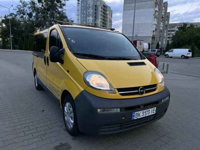 Желтый Опель Виваро, объемом двигателя 1.9 л и пробегом 370 тыс. км за 5950 $, фото 1 на Automoto.ua