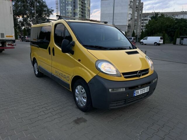 Желтый Опель Виваро, объемом двигателя 1.9 л и пробегом 370 тыс. км за 5950 $, фото 2 на Automoto.ua