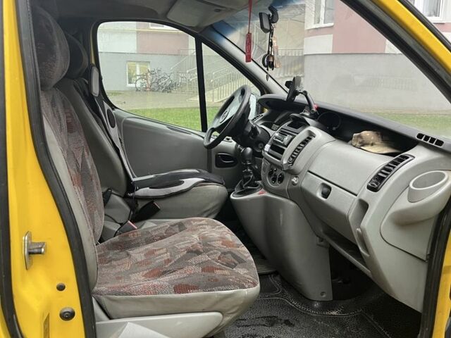 Жовтий Опель Віваро, об'ємом двигуна 1.9 л та пробігом 455 тис. км за 6000 $, фото 4 на Automoto.ua