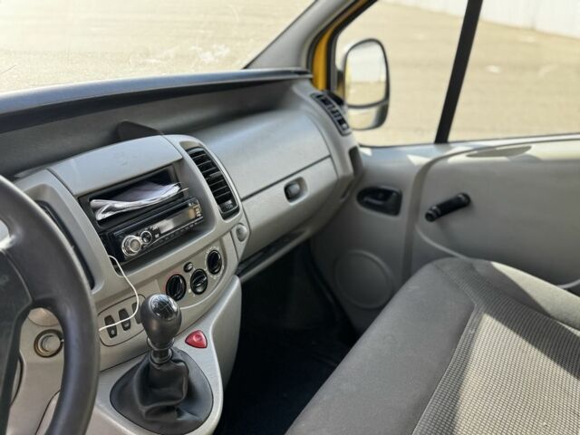 Желтый Опель Виваро, объемом двигателя 1.9 л и пробегом 233 тыс. км за 5100 $, фото 12 на Automoto.ua