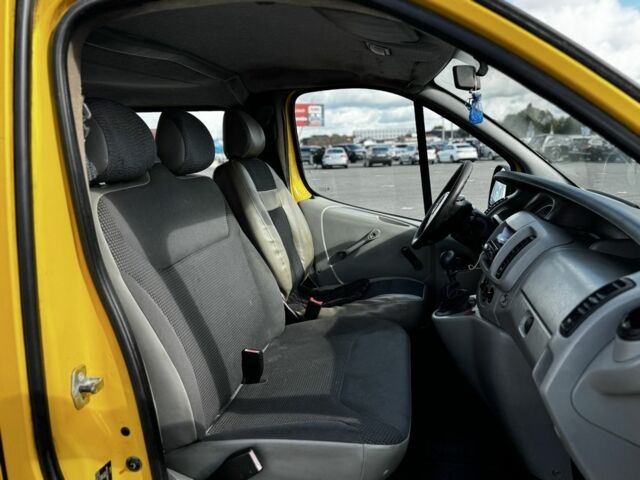 Желтый Опель Виваро, объемом двигателя 1.9 л и пробегом 233 тыс. км за 5100 $, фото 14 на Automoto.ua