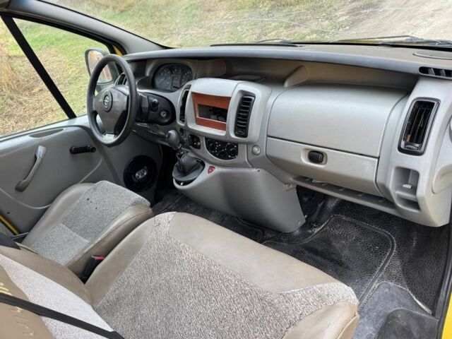 Желтый Опель Виваро, объемом двигателя 1.9 л и пробегом 250 тыс. км за 4500 $, фото 6 на Automoto.ua