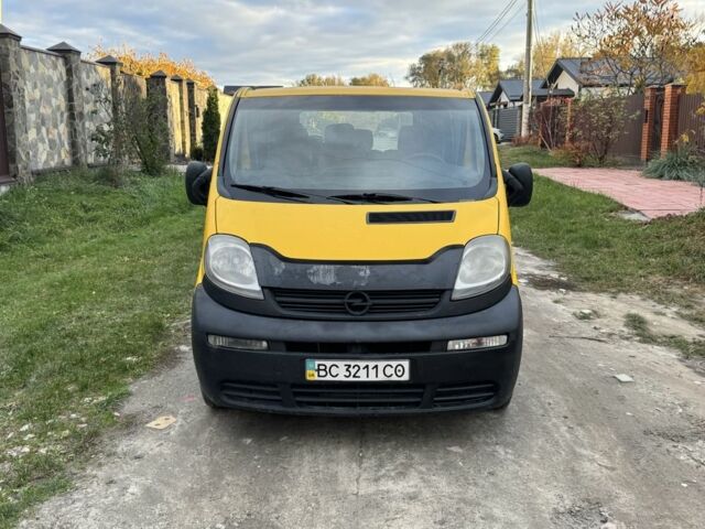 Желтый Опель Виваро, объемом двигателя 1.9 л и пробегом 250 тыс. км за 4500 $, фото 1 на Automoto.ua