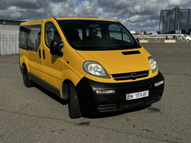 Желтый Опель Виваро, объемом двигателя 1.9 л и пробегом 233 тыс. км за 5100 $, фото 3 на Automoto.ua