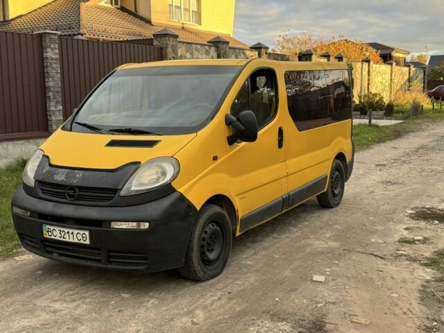 Желтый Опель Виваро, объемом двигателя 1.9 л и пробегом 250 тыс. км за 4500 $, фото 2 на Automoto.ua
