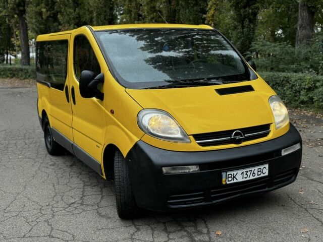 Желтый Опель Виваро, объемом двигателя 1.9 л и пробегом 233 тыс. км за 5350 $, фото 1 на Automoto.ua