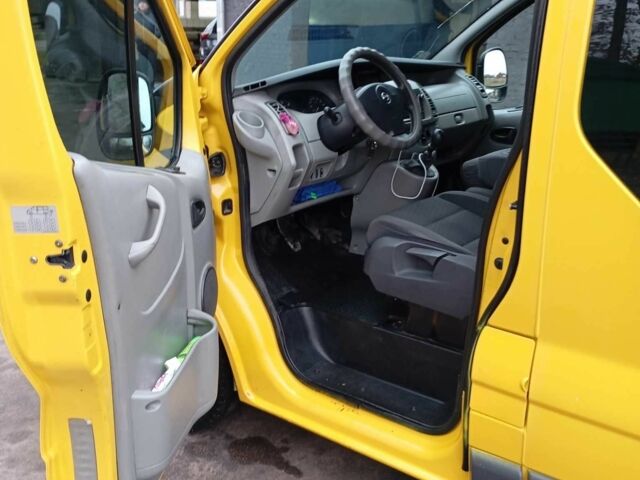 Желтый Опель Виваро, объемом двигателя 2 л и пробегом 228 тыс. км за 6500 $, фото 6 на Automoto.ua