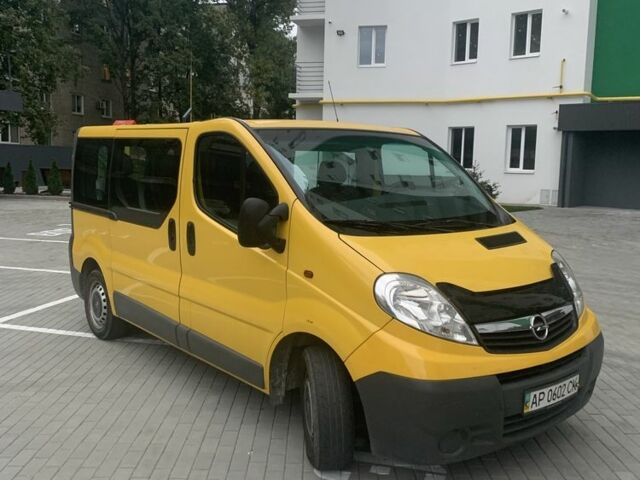 Жовтий Опель Віваро, об'ємом двигуна 2 л та пробігом 210 тис. км за 8500 $, фото 1 на Automoto.ua