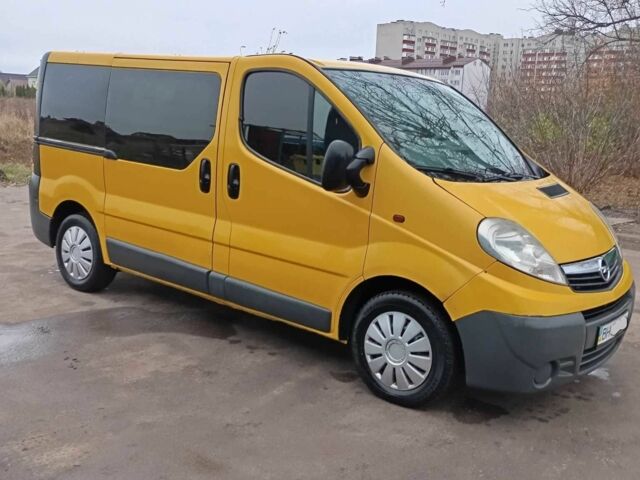 Желтый Опель Виваро, объемом двигателя 2 л и пробегом 228 тыс. км за 6500 $, фото 4 на Automoto.ua