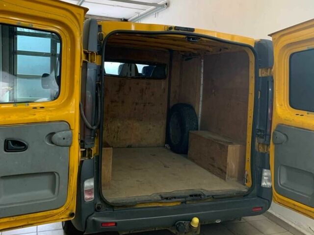 Желтый Опель Виваро, объемом двигателя 1.9 л и пробегом 240 тыс. км за 7200 $, фото 5 на Automoto.ua