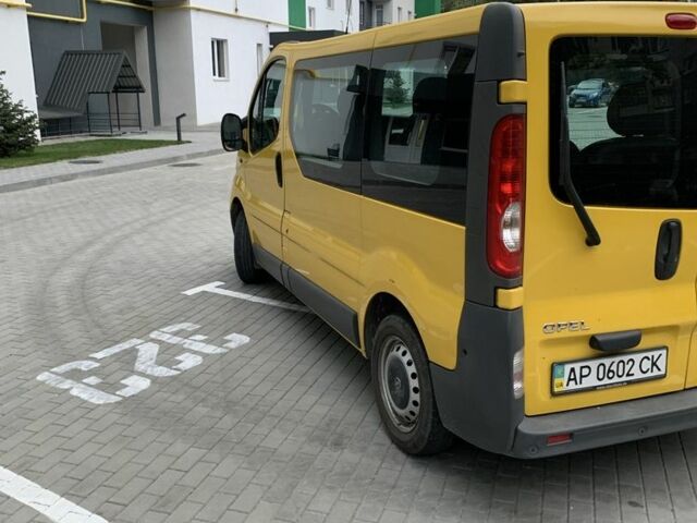 Жовтий Опель Віваро, об'ємом двигуна 2 л та пробігом 210 тис. км за 8500 $, фото 2 на Automoto.ua